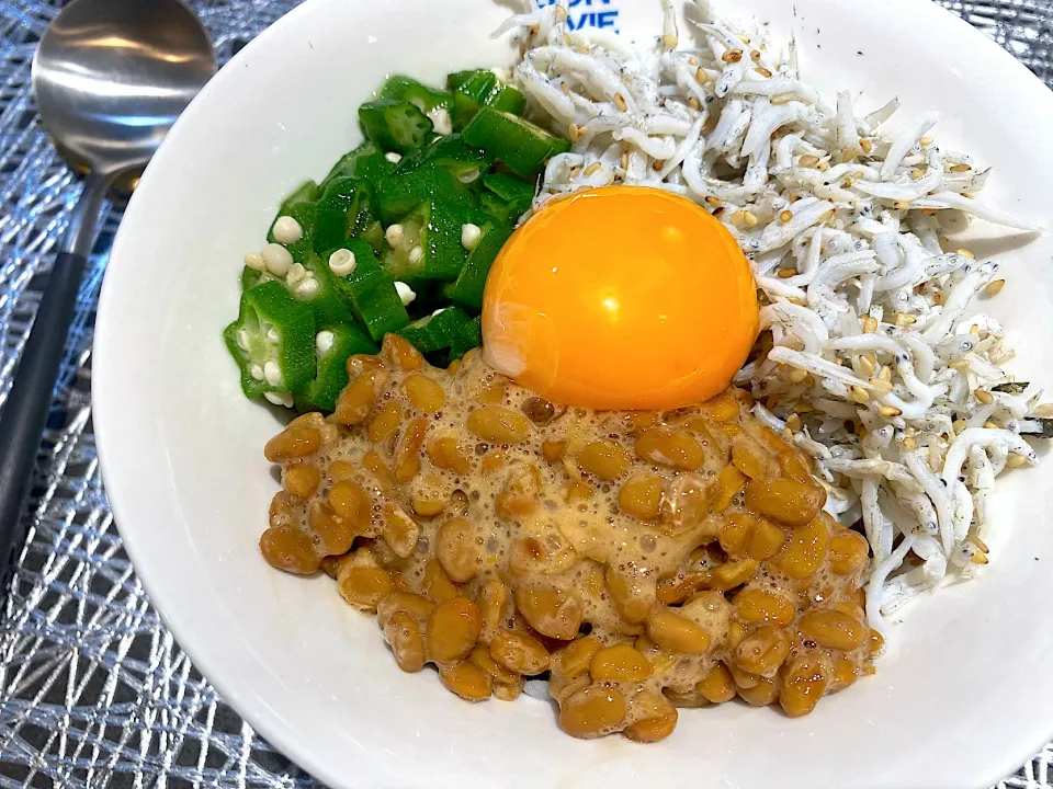 しらすとオクラと納豆丼|Sugarさん