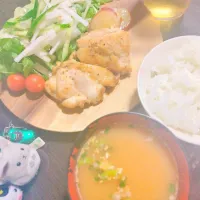 ごはん、坦々春雨スープ、ハニーマスタードチキン、ミックス野菜サラダ、ミニトマト、サツマイモの甘煮|サトリさん