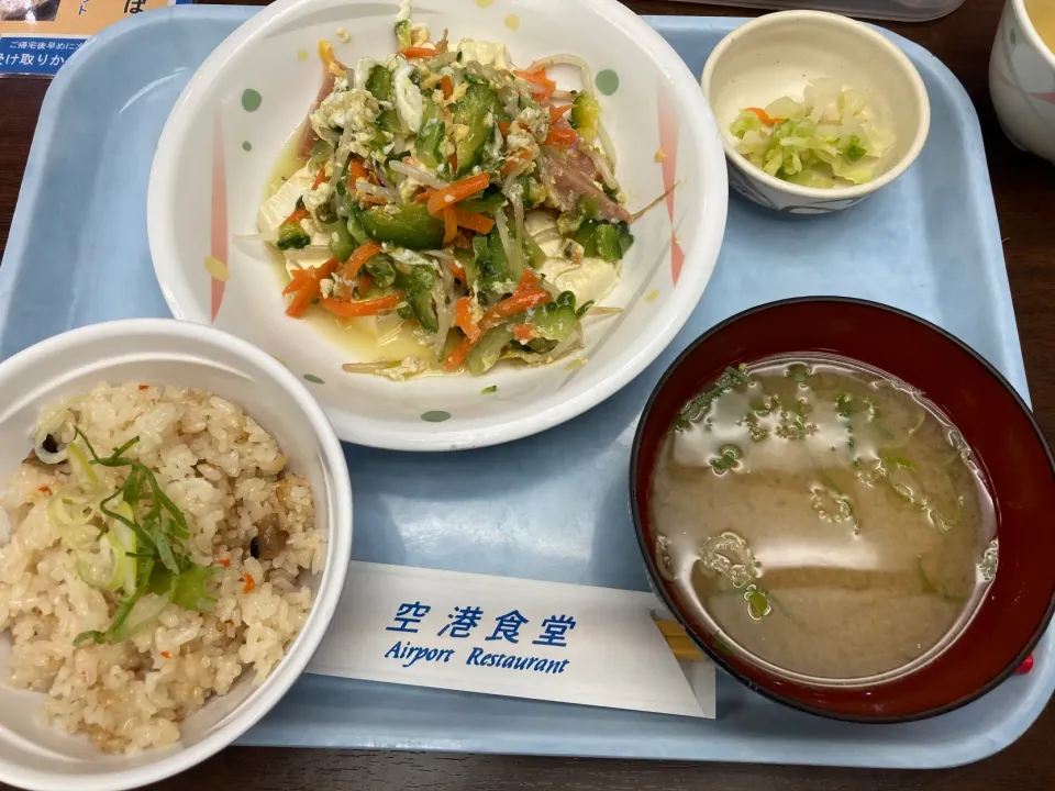 沖縄ご飯その6♡ゴーヤーチャンプル定食|さくたえさん