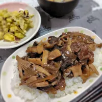 牛肉ときのこの赤ワイン焼き丼♪|藤さんちのごはんさん