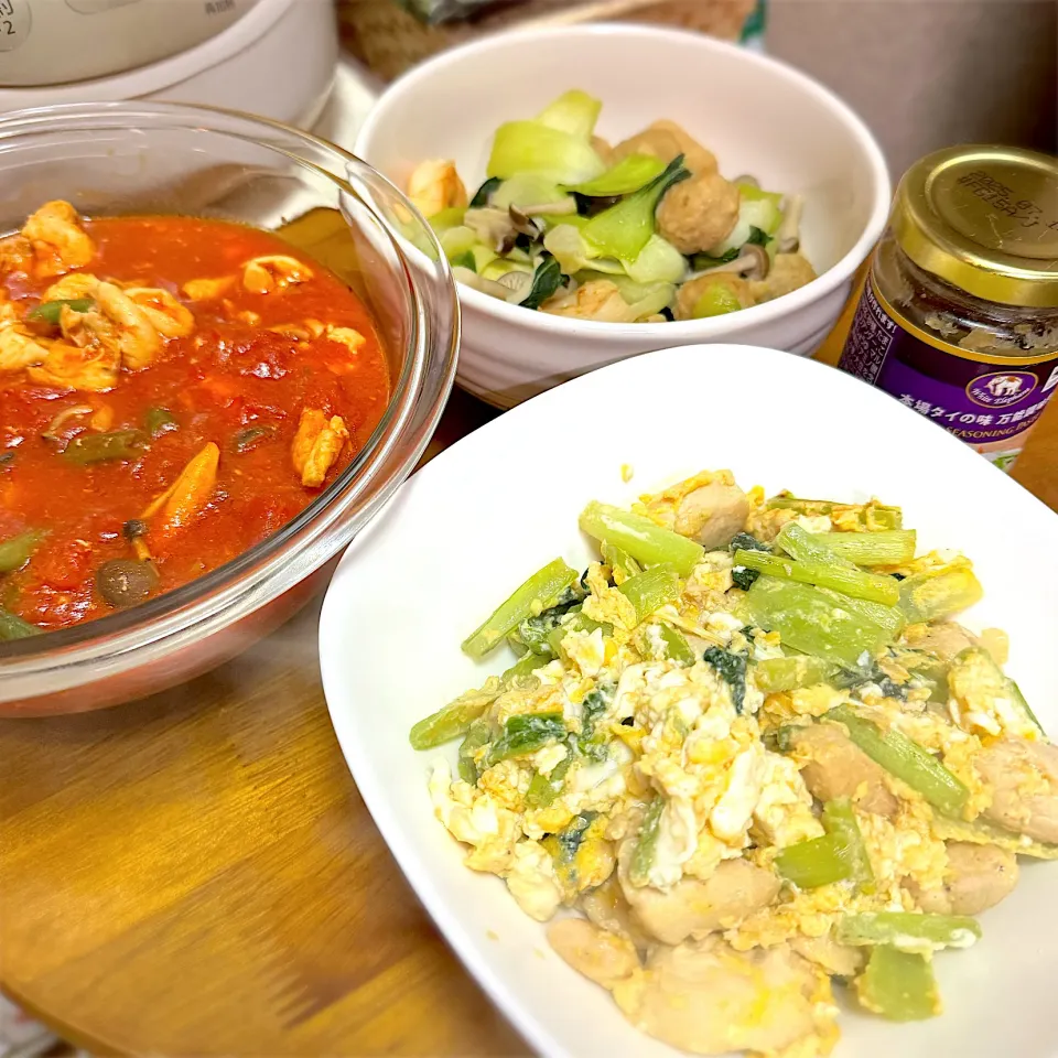 鶏肉とインゲンのトマトソース煮込み
チンゲン菜と肉団子の中華風
小松菜と鶏肉の卵とじタイ風|nyantomoさん