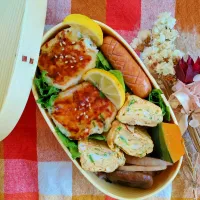 今日のわっぱご飯

豆腐ハンバーグ弁当
　豆腐ハンバーグ
　だし巻き玉子
　シャウエッセン

美味しくできました✨|ふかふかごはんさん