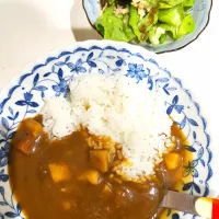 レトルトカレーとサラダ|さきさん