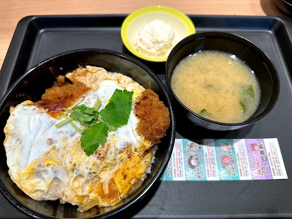 かつ丼にサービスのポテトサラダ|マハロ菊池さん