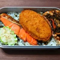 今日の弁当は、焼鮭・コロッケ弁当。

献立は、
・わかめごはん
・焼鮭（銀鮭）
・コロッケ
・昆布煮
・甘口沢庵|Mars＠釜飯作り研究中さん