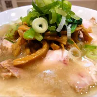 【ラーメンWalker 東京 2025
ラーメンWalkerグランプリ 東京2024 銀賞】
【TRYラーメン大賞2024-2025 名店部門 MIX第3位】 
【食べログ ラーメン TOKYO 百名店 2023 選出店】 
桜上水 船越 
塩中華そば 麺半分 (1,000円) 
＋チャーシューハーフ (240円) 
| 大脇さん