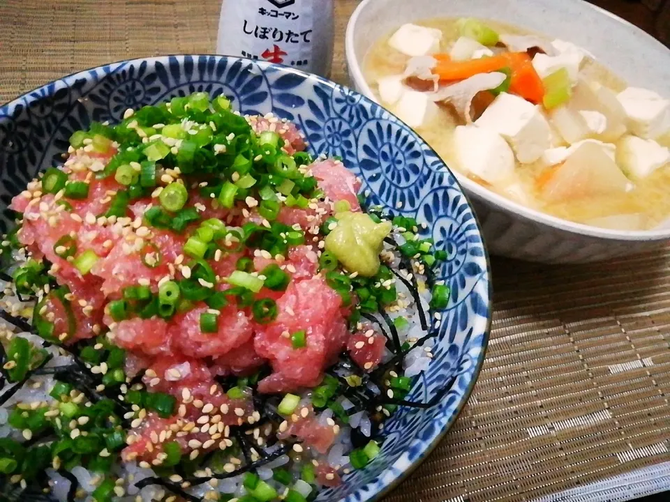 ねぎとろ丼と豚汁|y.,yuukiさん