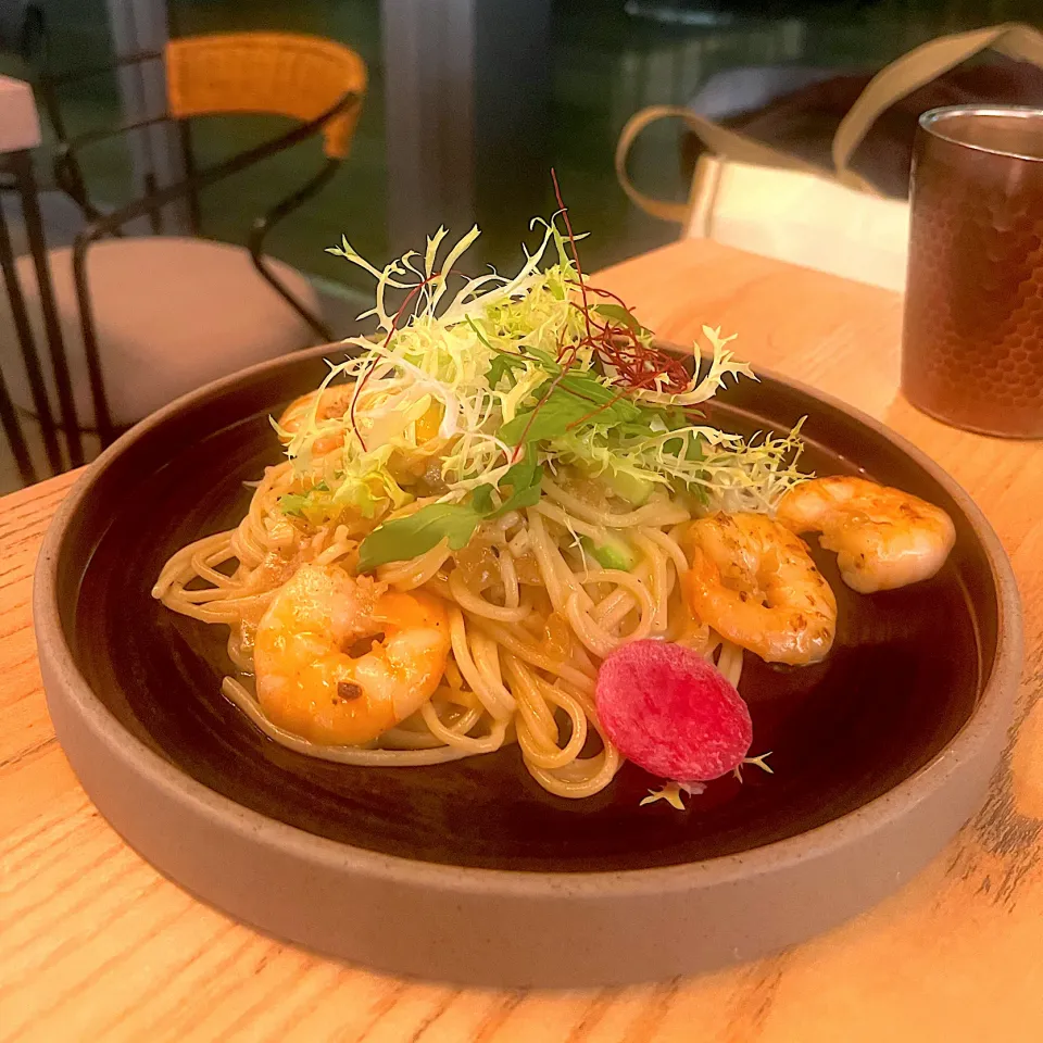 Tiger prawn chili garlic spaghetti|skyblueさん