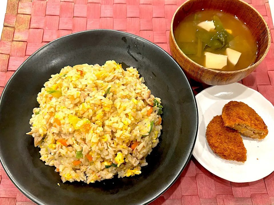 中学生息子のお昼ご飯🍚 炒飯とコロッケ🍚|Snow10さん