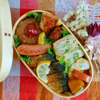 今日のわっぱご飯

焼き鮭弁当
　鯖の塩焼き
　だし巻き玉子
　季節野菜の煮物

美味しくできました✨|ふかふかごはんさん