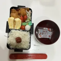 パパ弁☆鮭☆卵焼き☆ごぼうサラダ☆卵焼き☆ブロッコリーのチーズ和え☆赤ウインナー☆プチトマト☆うずらの卵☆赤だし| Saharaさん