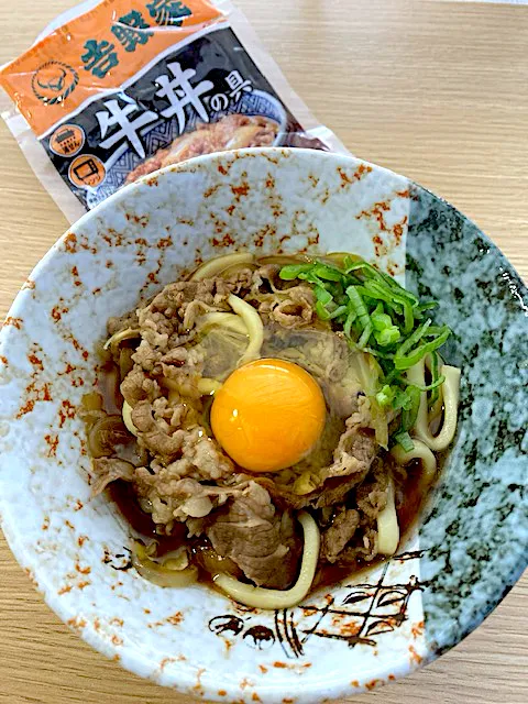 【吉野家】牛丼の具で肉うどん|ひよこさん