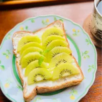 キウイクリームチーズトースト🥝Kiwi Cream Cheese Toast|アッコちゃん✨さん