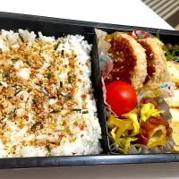 鶏ハンバーグ　ネギチーズ入り卵焼き　キャベツ竹輪カレー炒め　無限ピーマン|senaさん