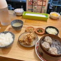 大阪市福島区福島　だるま焼売福島店の唐揚げと焼売定食| タカちゃんさん