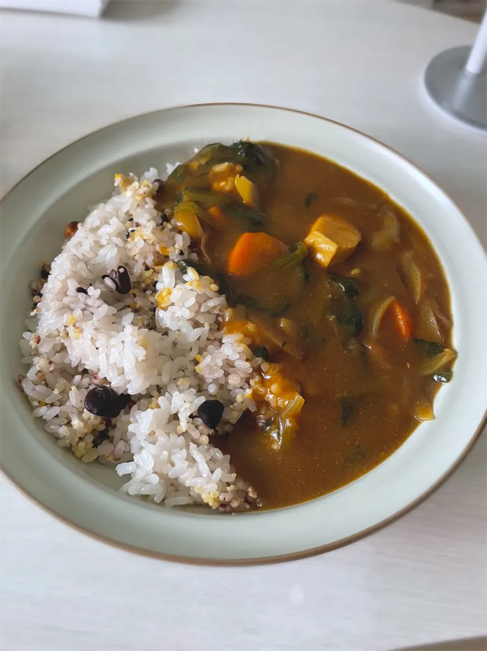 ほうれん草とチキンのカレー|おいもさん