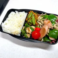 11/27 旦那弁当⁂魚肉ソーセージとしめじとピーマンの塩炒め弁当|ゆさん