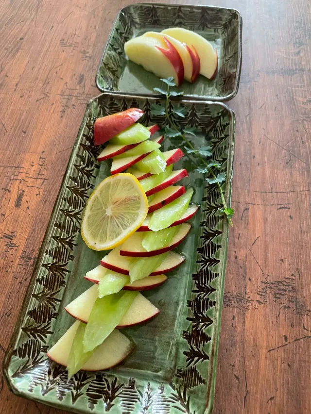 Snapdishの料理・レシピ写真:りんごとセロリのレモンマリネ｜りんごを使って一品料理