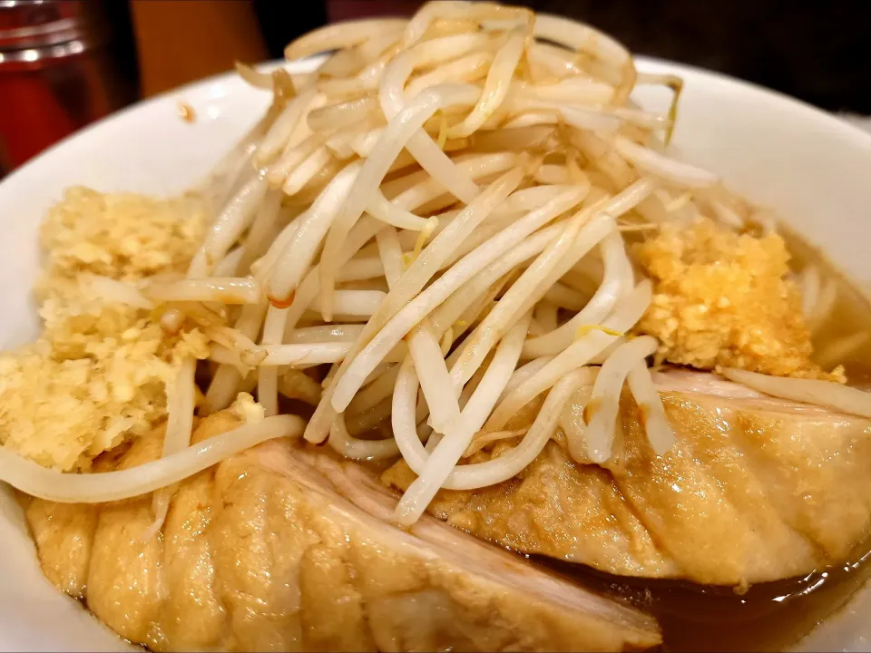 【TRY ラーメン大賞 2018年 汁なし部門1位】 
用心棒 神保町店 
ラーメン (900円、麺300g) 
−麺少なめ 250g
＋豚追加1 (150円) 
＋ニンニクマシ (無料) 
＋ショウガマシマシ (無料) 
@神保町3分 
(JR秋葉原駅から徒歩21分) 
24292 (316,815)|大脇さん