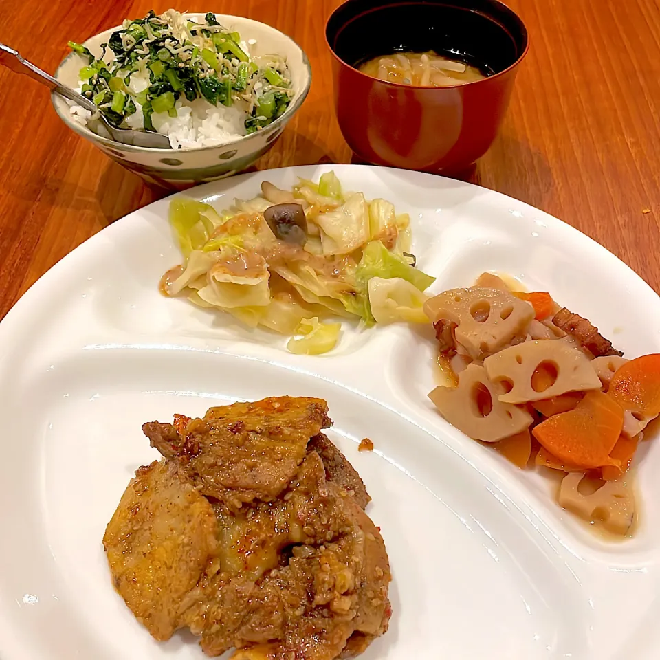 麻辣ポーク　レンコン煮物　味噌汁　大根菜ご飯|とゆあさん