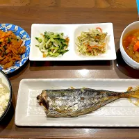 鯵の塩焼き　ミネストローネ　じゃがいもと人参ののり塩炒め　きゅうりと竹輪のごま酢の物　かぼちゃと人参の胡麻きんぴら|おさむん17さん