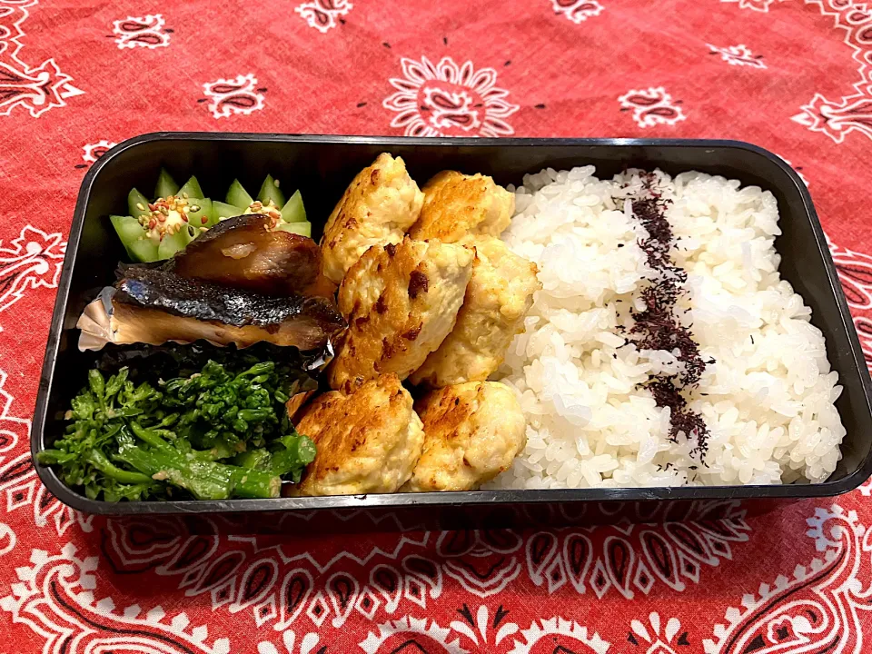 2024.11.28 息子弁当　◎豆腐チキンナゲット　◎ぶりの照り焼き　◎スティックブロッコリーの胡麻和え|goroさん