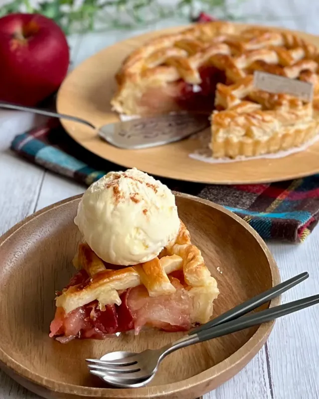 Snapdishの料理・レシピ写真:アップルパイ🍎バニラアイス乗っけ｜うちのりんごのおやつ♪とっておき♡特集