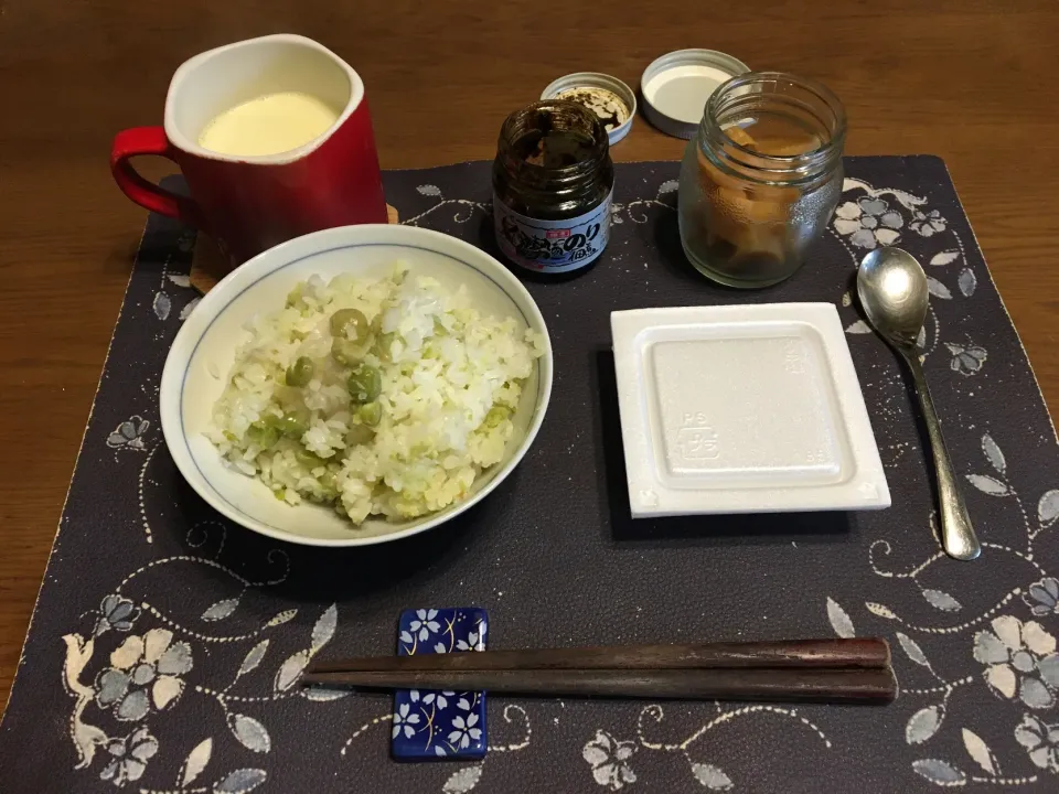 豆ご飯、納豆、伊勢の岩海苔、沢庵、コーンスープ(朝ご飯)|enarinさん