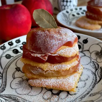 Snapdishの人気料理写真:焼きりんごのミルフィーユ風🍎