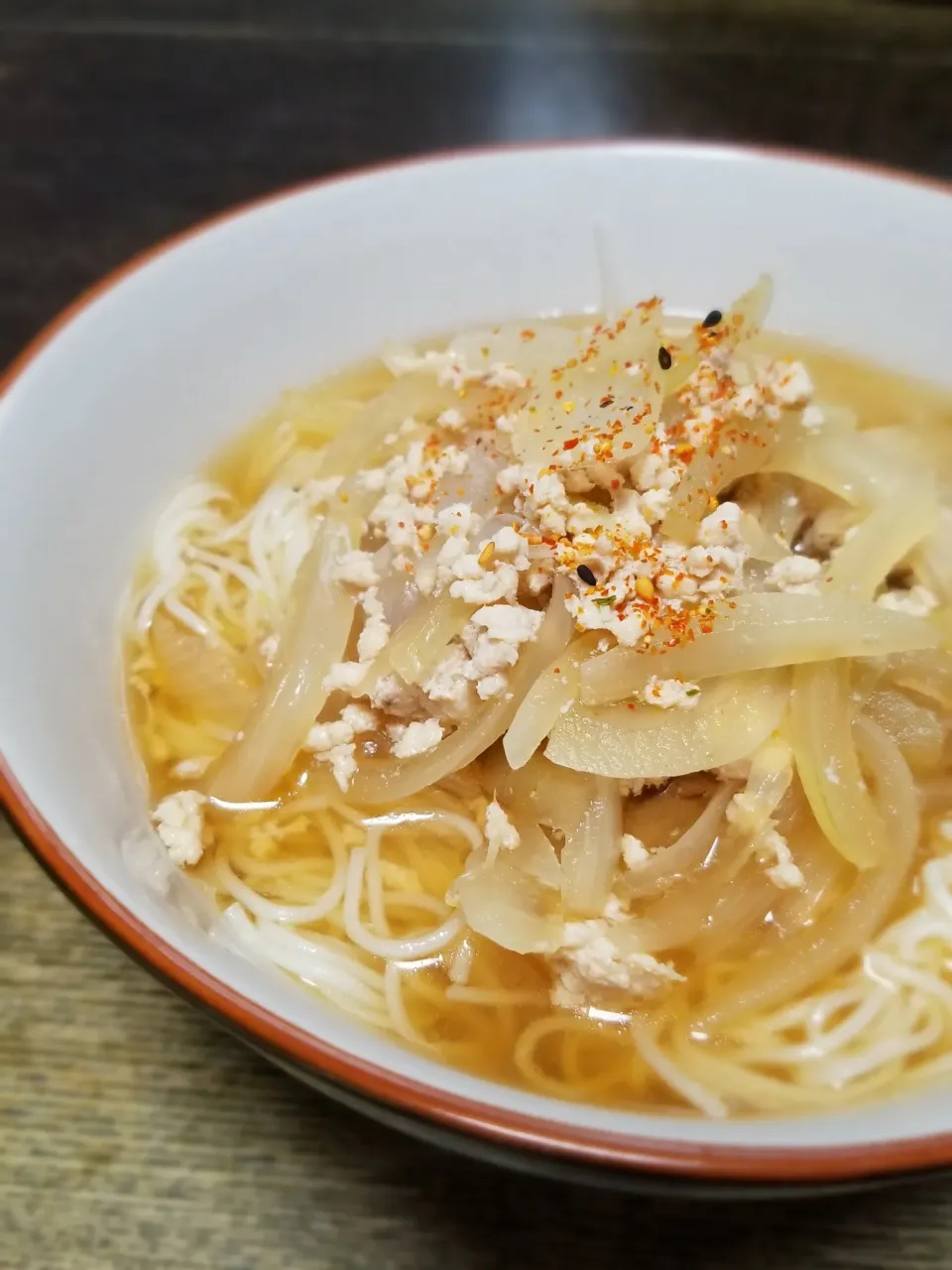 パパ作👨玉ねぎと鶏ひき肉のそうめん|ぱんだのままんさん