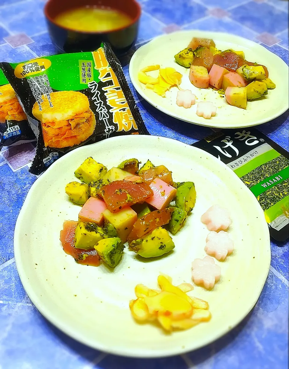 アイさんの料理 サーモンとアボカドとかまぼこのわさび醤油和え😋🍻🥑💕✨|みったんさん