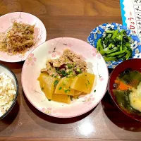 かぶと豚ロースの甘辛煮　根菜とわかめの味噌汁　かぶの葉の中華炒め　醤油バターの無限ごぼう|おさむん17さん