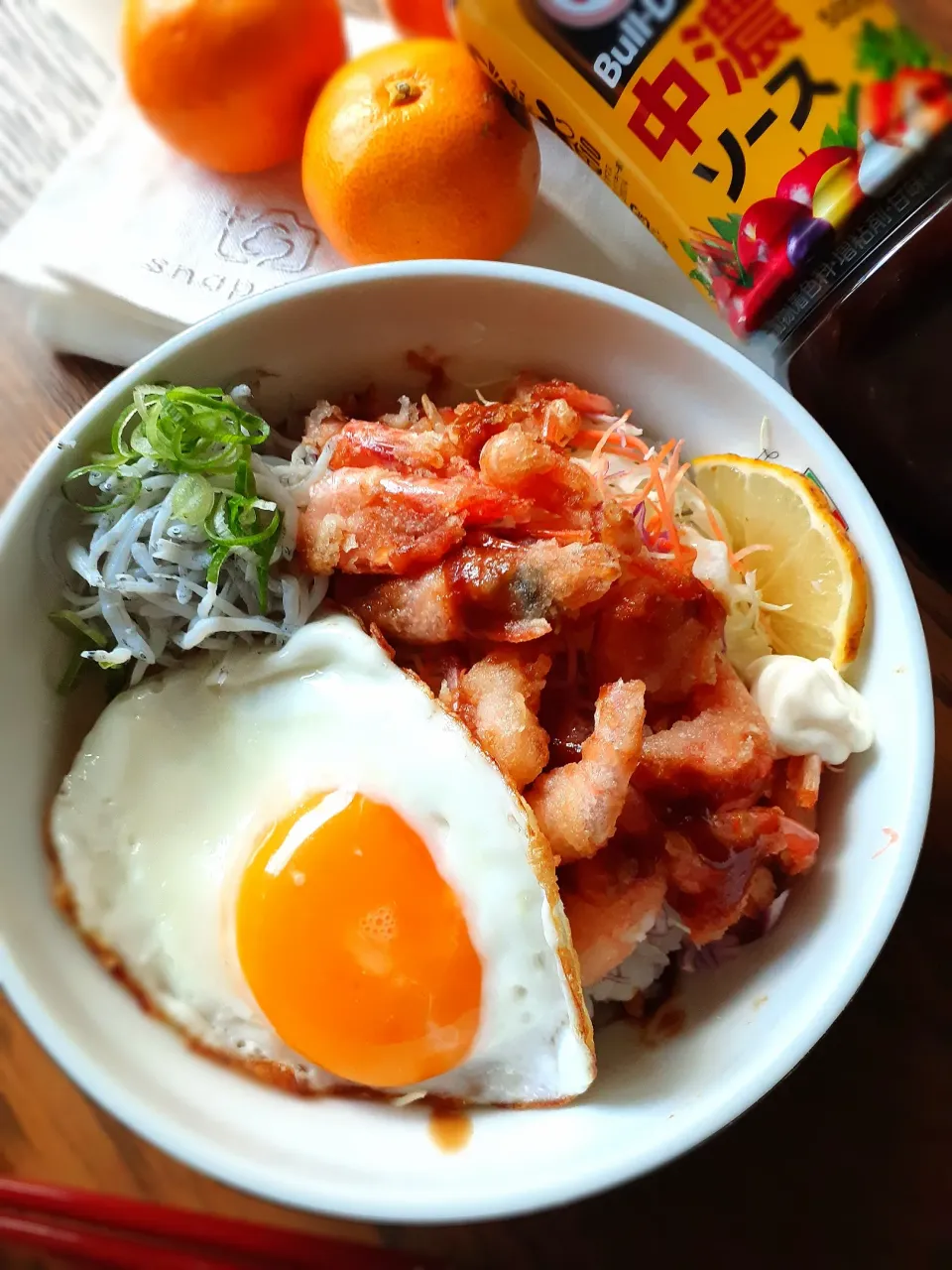 ガッツリだってヘルシーじゃん♪赤海老の唐揚げとしらす&目玉焼きドーン🤗|fumfumさん