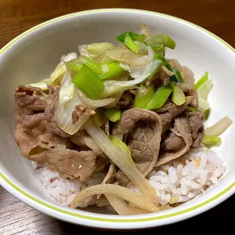 Snapdishの人気料理写真:焼き肉丼