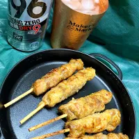 チキンケバブ🐔半額109円惣菜をカリカリに直火焼きしただけ 焼き鳥のスパイスまぶしって感じ😅| 🐈⸒⸒⸒⸒つるのダンス🐈🐾さん