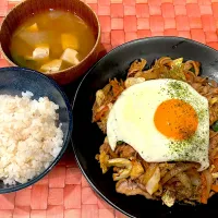 中学生息子のお昼ご飯🍚 焼きそば定食🍚|Snow10さん