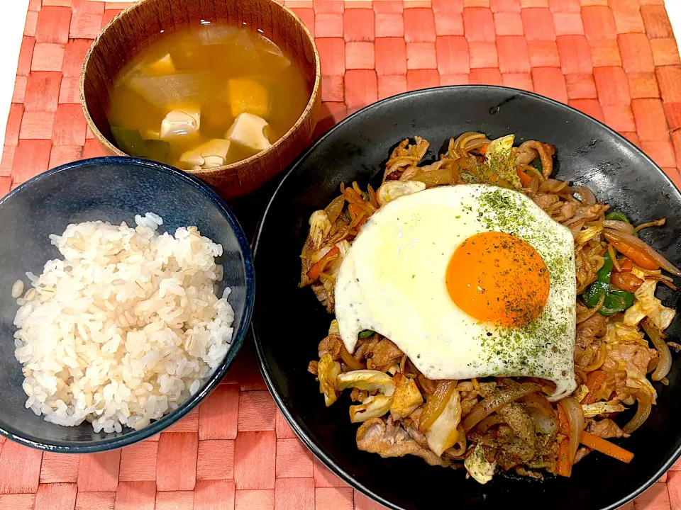 中学生息子のお昼ご飯🍚 焼きそば定食🍚|Snow10さん