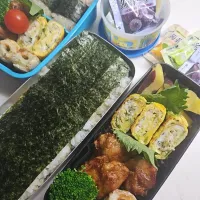 ☆高校生、小学生弁当☆海苔オカカ二段ごはん、(おこわお握り)、薩摩芋、シラス三つ葉卵焼き、唐揚げ、竹輪礒揚げ、ブロッコリー、(ミニトマト)、蒟蒻ゼリー|ｼｮｺﾗさん