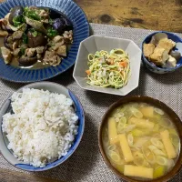 ナスと豚肉のポン酢炒め　スパサラ　厚揚げこんにゃく（作り置き）　麦ご飯　味噌汁|♡misaki♡さん