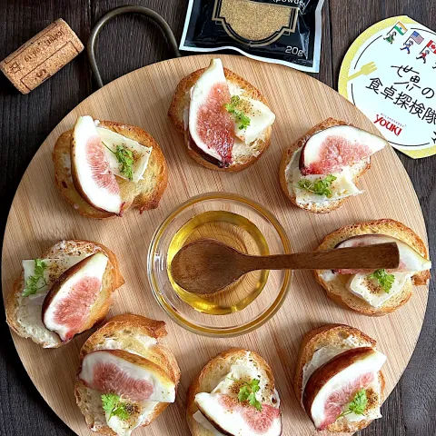 「ＭＣ　完熟赤胡椒（パウダー）」を使ってみたSnapdishの料理・レシピ写真:『世界の食卓探検隊』MC完熟赤胡椒でカマンベールの無花果のタルティーヌ