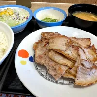 【アプリ限定】厚切り豚カルビ焼肉W定食（ネギ・おろし付）|マハロ菊池さん