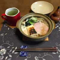 鍋焼きうどん、熱い日本茶(昼飯)|enarinさん