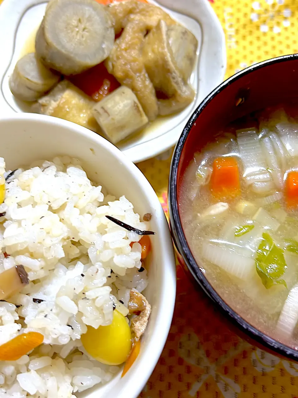 銀杏入り混ぜご飯　太牛蒡の煮物　味噌汁|4jinoanataさん