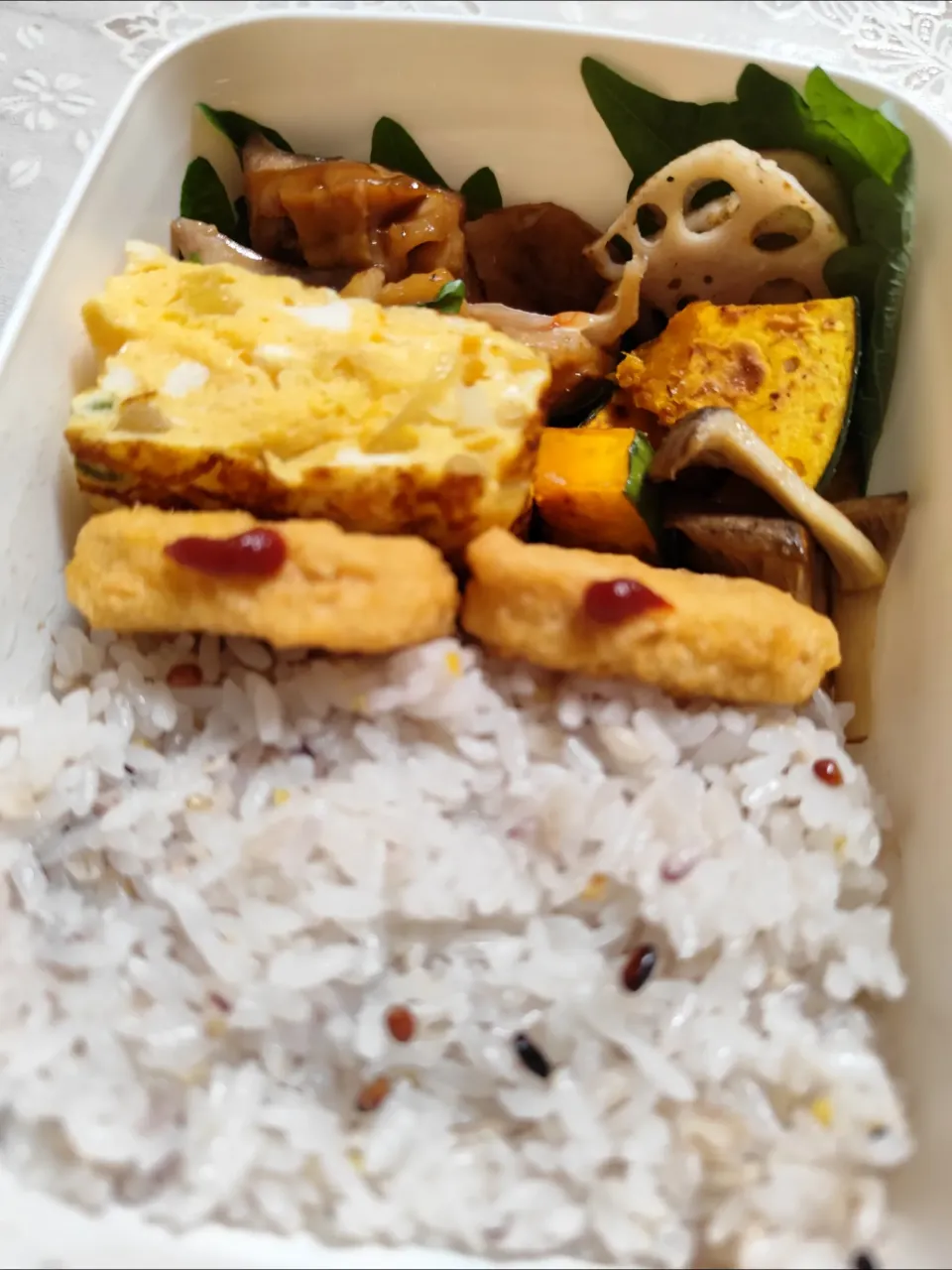 f.1125beさんの料理 本日のお弁当〜サゴシのバター醤油焼き弁当真似したかったけど魚がなかったけど作りました!!😅|m.rafuさん