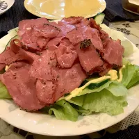 ローストビーフのサラダ🥗😋|アライさんさん