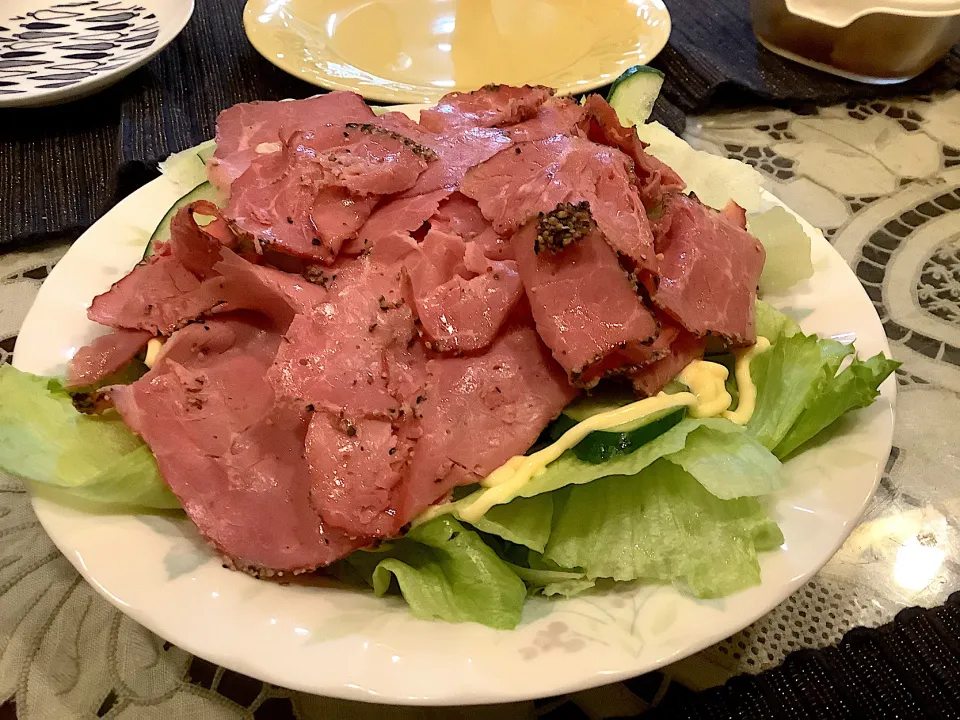 ローストビーフのサラダ🥗😋|アライさんさん