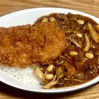 ☆とんかつトッピング大豆ときのこと挽き肉のカレーライス| まぁたんさん