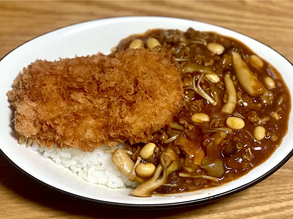 ☆とんかつトッピング大豆ときのこと挽き肉のカレーライス|まぁたんさん