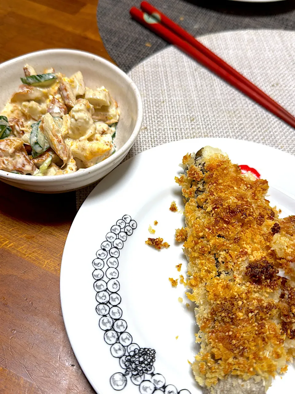 鱈のマヨチーズパン粉焼き、きゅうりちくわのマヨサラダ|kaaaaaさん