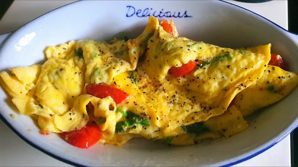 Good morning breakfast eggs omelette tomatoes coriander butter seasalt black pepper +Japanese green 🍵|🌷lynnlicious🌷さん